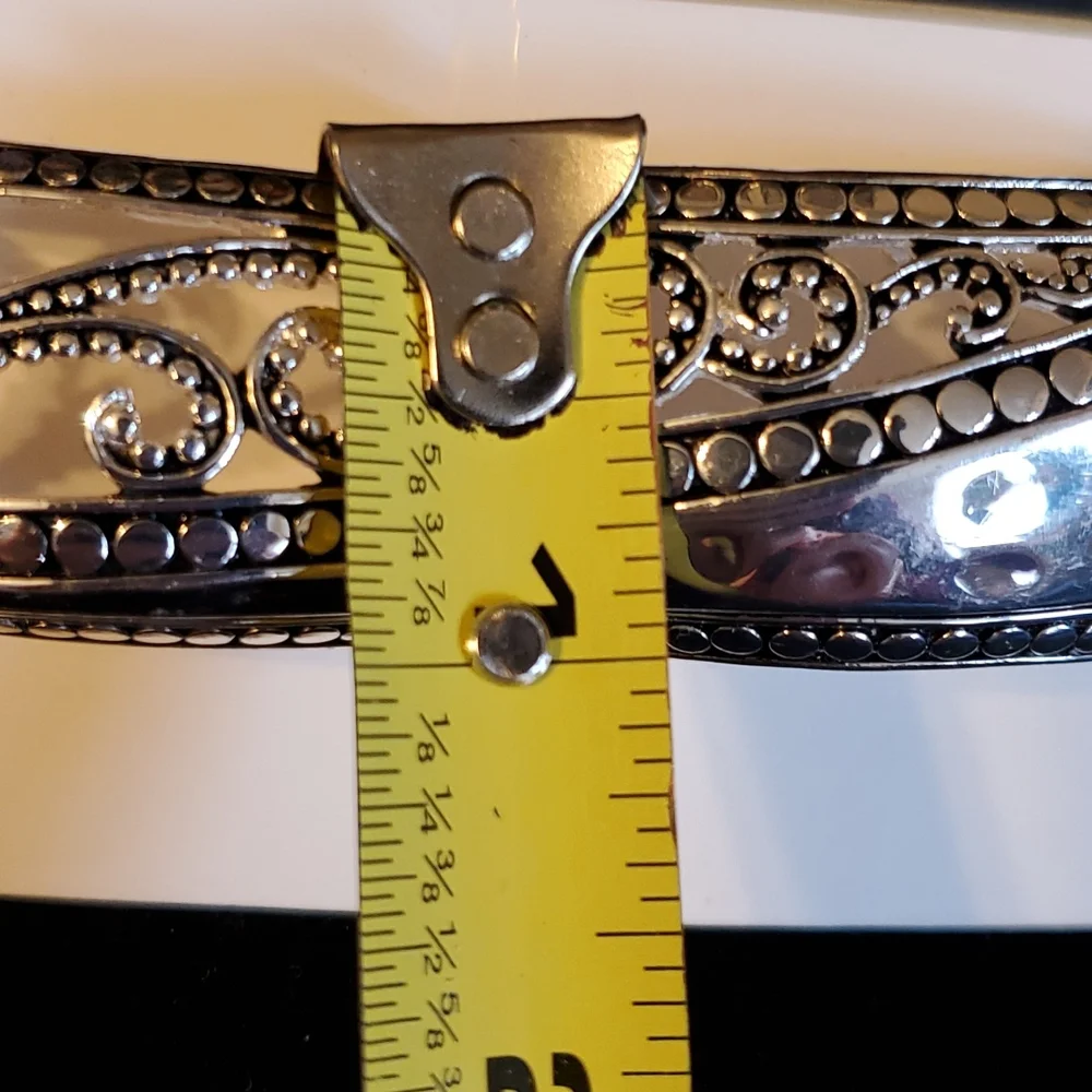 Fashion Leader silvertone scroll stretch bangle bracelet
